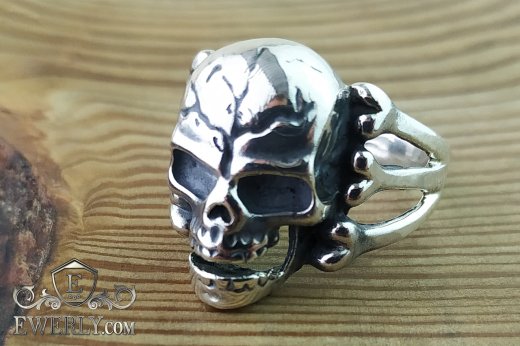 Велике кільце зі срібла у вигляді черепа купити