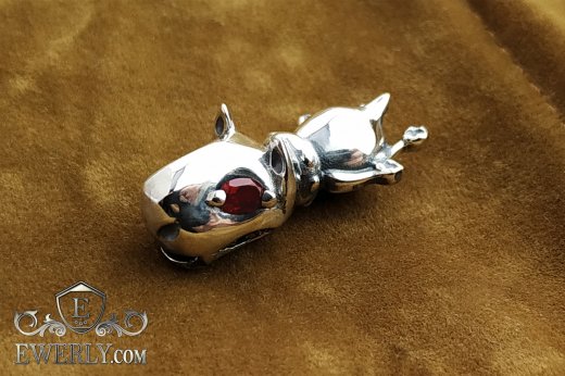 Купить кулон - собачка из серебра с красными камнями. Серебряная подвеска 925 пробы