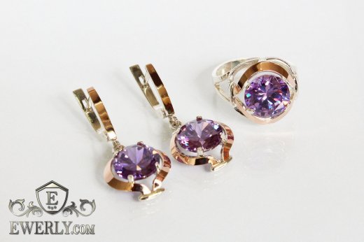 Купить комплект: кольцо и серёжки из серебра с фиолетовыми камнями